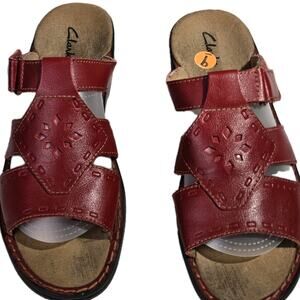 Clarks Slip On Sandals Size 9 Red Adjustable Strap Leather 78968 COMFORT BEACH